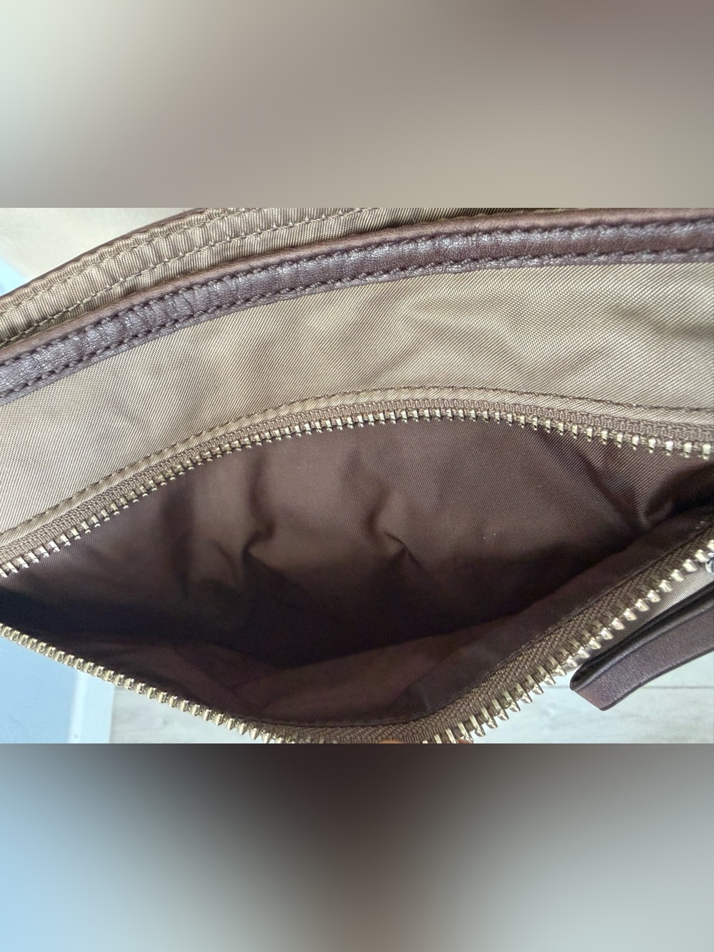 GUC Tumi Voyager Taupe Nylon Crossbody Messenger Bag with Leather Trim - Picture 9 of 13